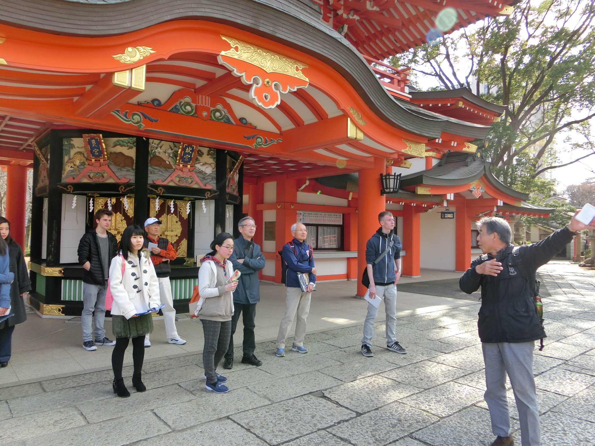 千葉神社にてドイツ人留学生への通訳実践演習